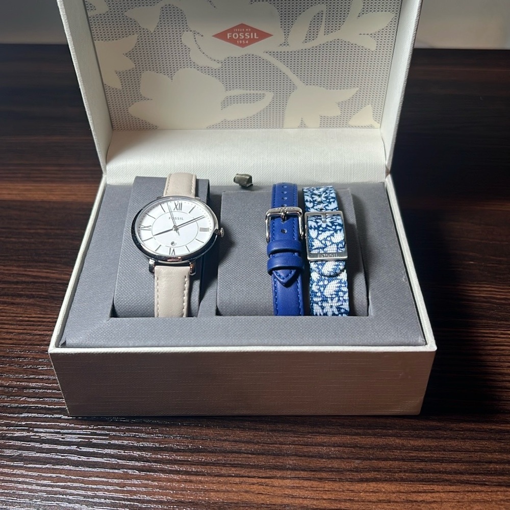 Fossil watch with additional bands